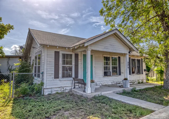 1st image of 806 S Park St, Uvalde, TX 78801 | MLS# 1927888