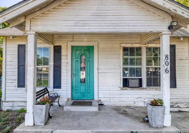 3rd image of 806 S Park St, Uvalde, TX 78801 | MLS# 1927888