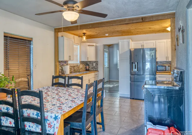4th image of 806 S Park St, Uvalde, TX 78801 | MLS# 1927888
