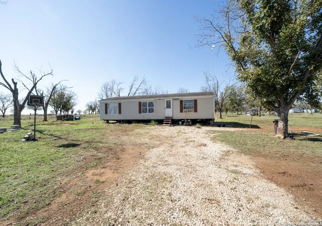 Photo 3 of Single family home for sale at 1009 Fm 1784, Pleasanton, TX 78064 | MLS# 1928003 | Listing updated on 2026-02-13