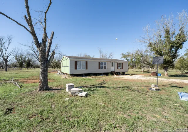 Photo 4 of Single family home for sale at 1009 Fm 1784, Pleasanton, TX 78064 | MLS# 1928003 | Listing updated on 2026-02-13