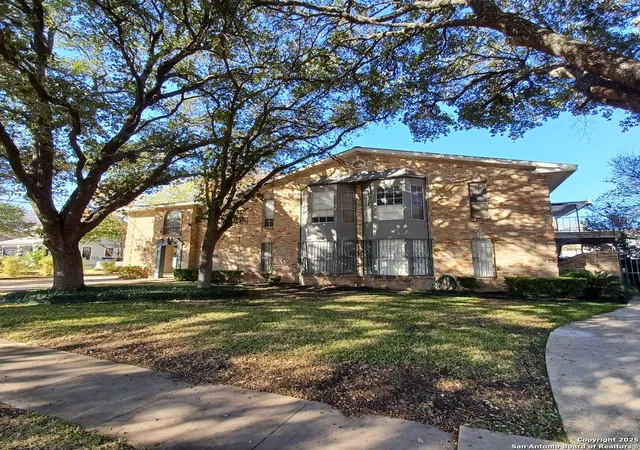 Photo 1 of Sale Pending at 215 W Mistletoe #A, San Antonio, TX 78212 | MLS# 1928051 | Listing updated on 2026-01-25
