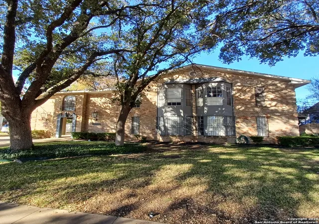 Photo 2 of Sale Pending at 215 W Mistletoe #A, San Antonio, TX 78212 | MLS# 1928051 | Listing updated on 2026-01-25
