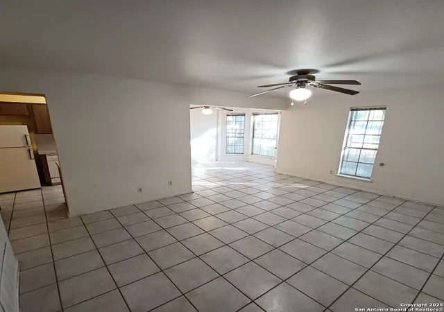 Photo 3 of Sale Pending at 215 W Mistletoe #A, San Antonio, TX 78212 | MLS# 1928051 | Listing updated on 2026-01-25
