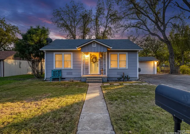 1st image of 1703 22nd, Hondo, TX 78861 | MLS# 1928059