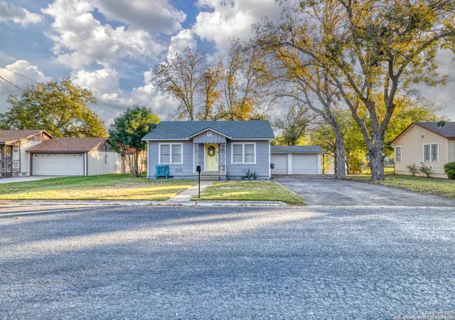 3rd image of 1703 22Nd, Hondo, TX 78861 | MLS# 1928059