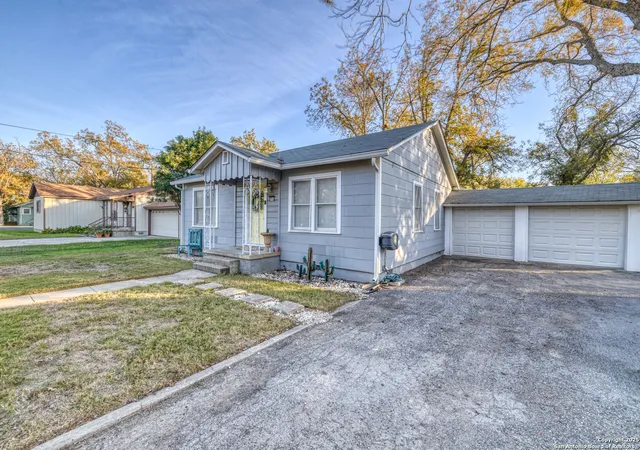 5th image of 1703 22Nd, Hondo, TX 78861 | MLS# 1928059