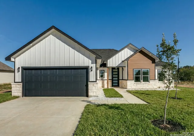 Photo 2 of Sale Pending at 16724 Llano Estacado Dr, Atascosa, TX 78002 | MLS# 1928064 | Listing updated on 2025-12-12