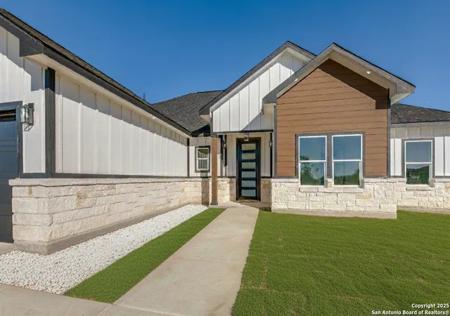 Photo 3 of Sale Pending at 16724 Llano Estacado Dr, Atascosa, TX 78002 | MLS# 1928064 | Listing updated on 2025-12-12