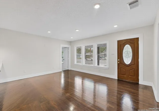 Photo 4 of Single family home for sale at 1334 W Theo Ave, San Antonio, TX 78225 | MLS# 1928090 | Listing updated on 2026-01-05