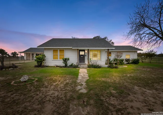 Photo 3 of House for sale at 461 Hwy 173 S, Hondo, TX 78861 | MLS# 1928130 | Listing updated on 2026-04-19