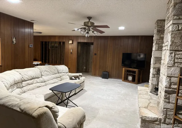 Photo 3 of Single family home for sale at 28133 E Windwood Dr, Boerne, TX 78006 | MLS# 1928139 | Listing updated on 2026-01-31