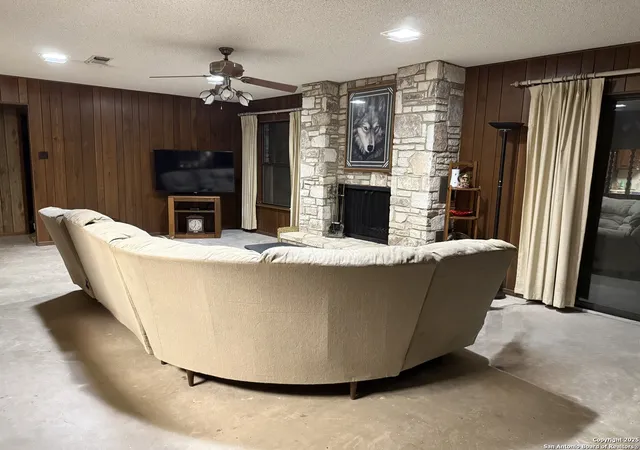 Photo 4 of Single family home for sale at 28133 E Windwood Dr, Boerne, TX 78006 | MLS# 1928139 | Listing updated on 2026-01-31