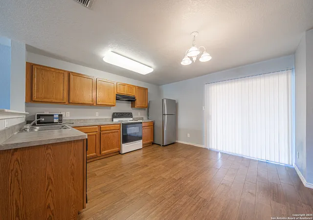 Photo 4 of Sale Pending at 731 Inks Farm, San Antonio, TX 78228 | MLS# 1928344 | Listing updated on 2026-04-09