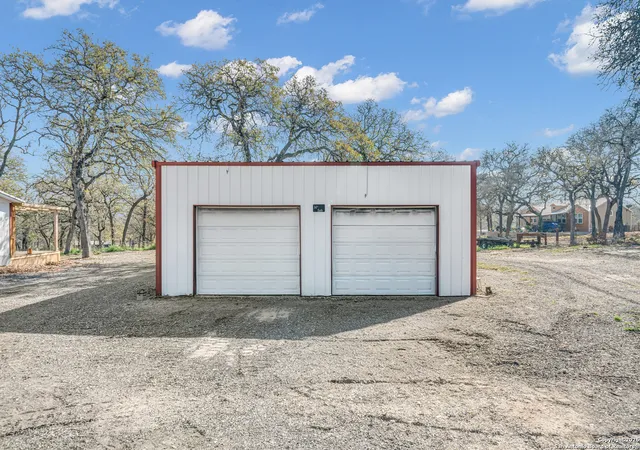 Photo 2 of Manufactured home for sale at 139 Pullman, La Vernia, TX 78121 | MLS# 1928372 | Listing updated on 2026-01-21