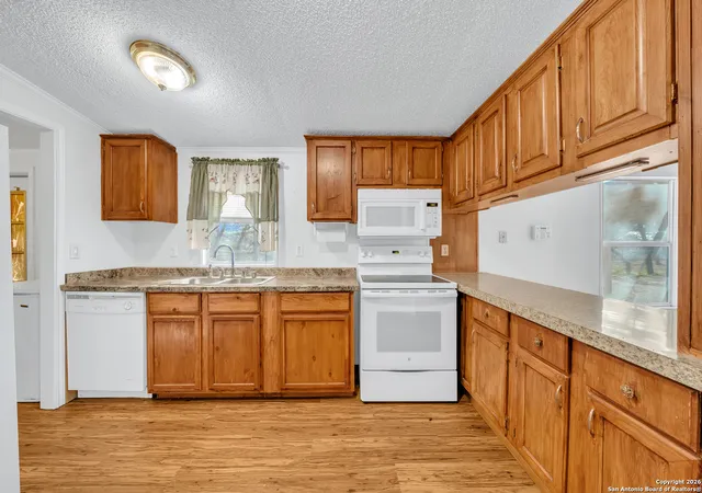 Photo 3 of Manufactured home for sale at 139 Pullman, La Vernia, TX 78121 | MLS# 1928372 | Listing updated on 2026-01-21