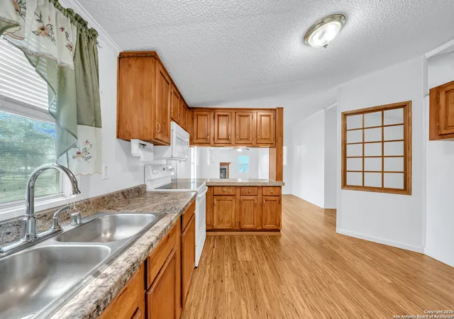 Photo 4 of Manufactured home for sale at 139 Pullman, La Vernia, TX 78121 | MLS# 1928372 | Listing updated on 2026-01-21