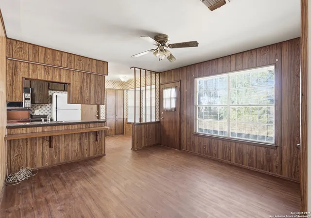 Photo 4 of Sale Pending at 5519 Crystal Valley St, San Antonio, TX 78242 | MLS# 1928381 | Listing updated on 2026-02-03