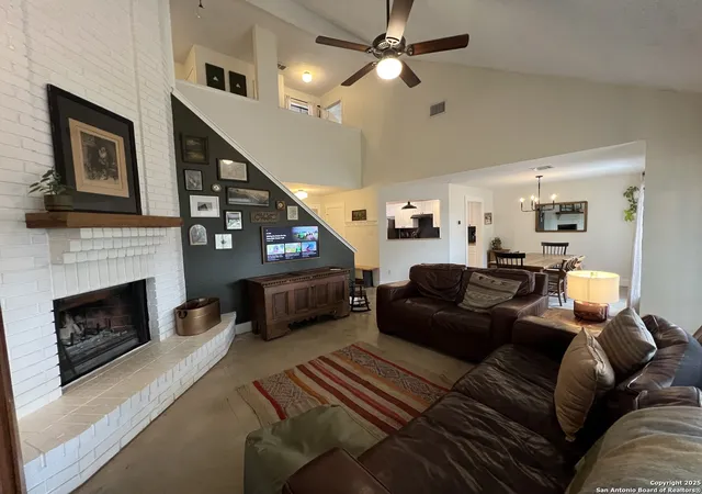 Photo 4 of Single family home for sale at 15611 Knollhollow, San Antonio, TX 78247 | MLS# 1928433 | Listing updated on 2025-12-18