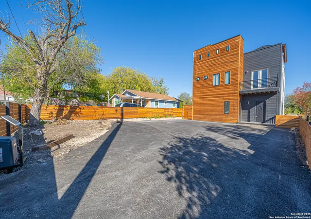 Photo 1 of Single family home for sale at 118 Clark Ave, San Antonio, TX 78203 | MLS# 1928451 | Listing updated on 2025-12-17