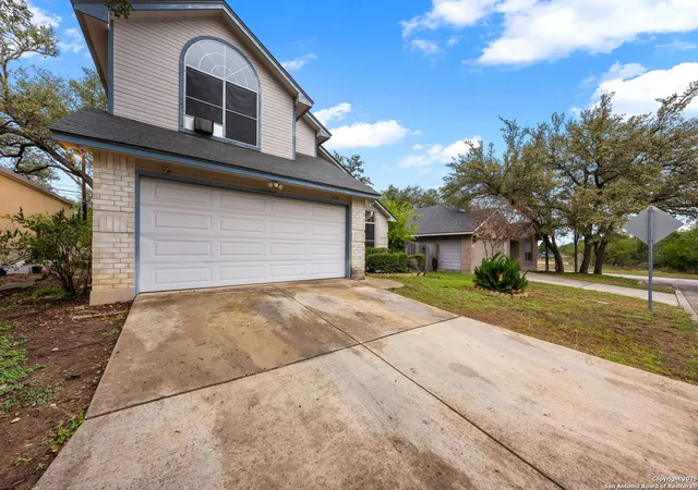 Photo 3 of Single family home for sale at 105 Golden Way, Universal City, TX 78148 | MLS# 1928456 | Listing updated on 2025-12-25