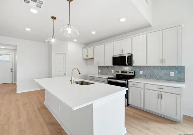 Photo 3 of Single family home for sale at 509 Cowboy Knoll, Cibolo, TX 78108 | MLS# 1928621 | Listing updated on 2026-09-08