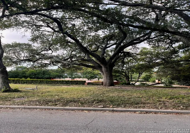 Photo 2 of Sale Pending at 430 Morningside, San Antonio, TX 78209 | MLS# 1928669 | Listing updated on 2026-01-28