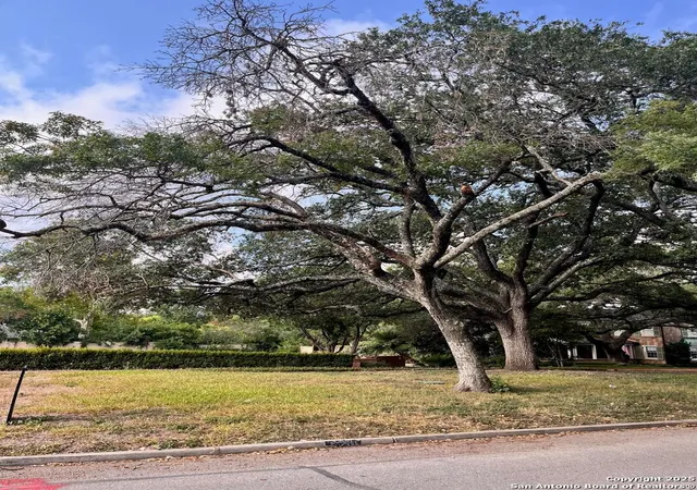 Photo 3 of Sale Pending at 430 Morningside, San Antonio, TX 78209 | MLS# 1928669 | Listing updated on 2026-01-28