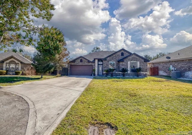 2nd image of 3 Briar Court, Uvalde, TX 78801 | MLS# 1928681