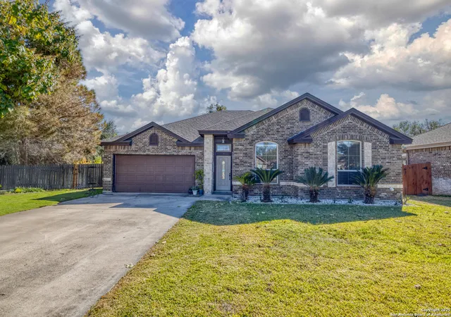 3rd image of 3 Briar Court, Uvalde, TX 78801 | MLS# 1928681