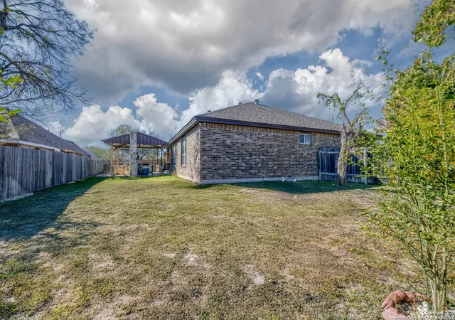 4th image of 3 Briar Court, Uvalde, TX 78801 | MLS# 1928681