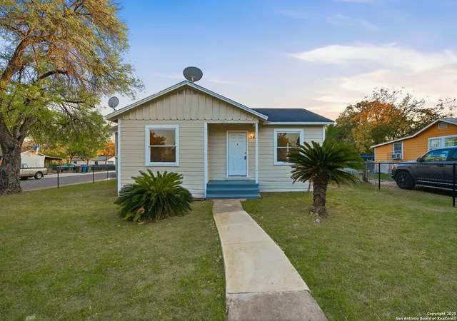 Photo 3 of Single family home for sale at 342 Bristol, San Antonio, TX 78214 | MLS# 1928826 | Listing updated on 2025-12-27