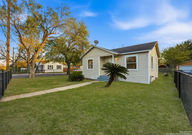 Photo 3 of Single family home for sale at 342 Bristol, San Antonio, TX 78214 | MLS# 1928826 | Listing updated on 2025-12-27