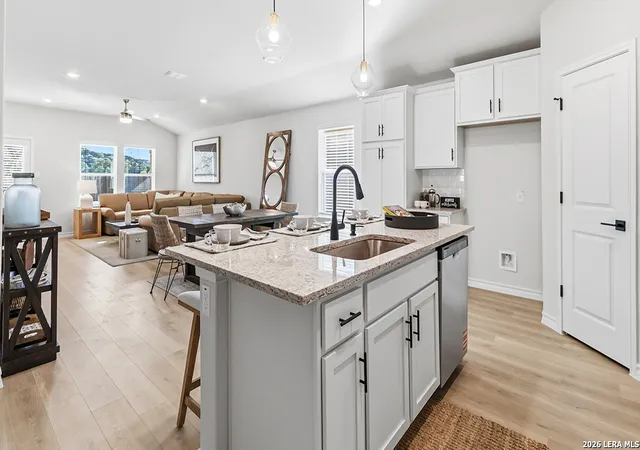 4th image of 140 Hazel Peak, San Antonio, TX 78207 | MLS# 1928837