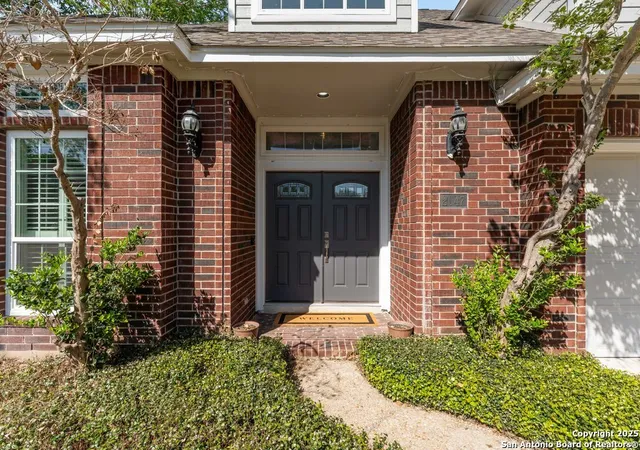 Photo 4 of Single family home for sale at 2047 Thicket Trail Dr, San Antonio, TX 78248 | MLS# 1928859 | Listing updated on 2025-12-27