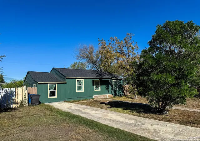 Photo 2 of Single family home for sale at 827 Clower, San Antonio, TX 78212 | MLS# 1929013 | Listing updated on 2026-02-28
