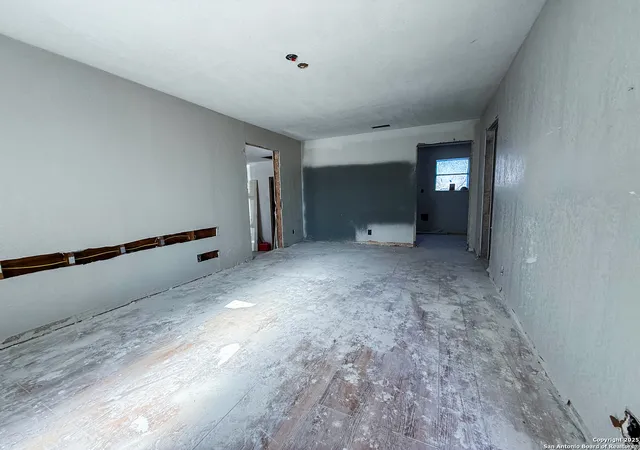 Photo 4 of Single family home for sale at 827 Clower, San Antonio, TX 78212 | MLS# 1929013 | Listing updated on 2026-02-28