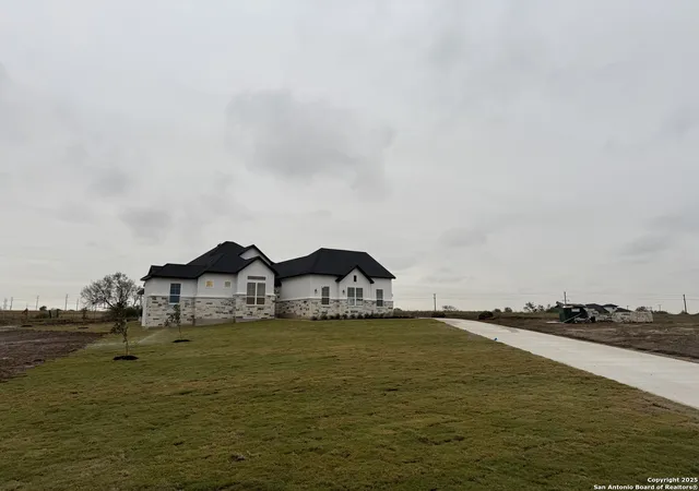 Photo 3 of Sale Pending at 525 Lago Landing, San Antonio, TX 78263 | MLS# 1929016 | Listing updated on 2025-12-17