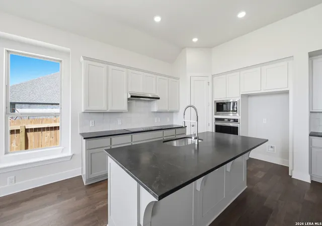 Photo 4 of Single family home for sale at 255 White Oak, Castroville, TX 78009 | MLS# 1929057 | Listing updated on 2026-09-04