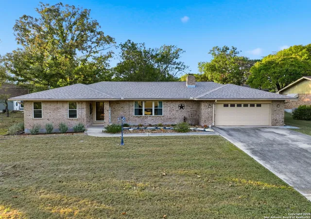 Photo 3 of Sale Pending at 118 Timber Ln, Kerrville, TX 78028 | MLS# 1929068 | Listing updated on 2026-05-15