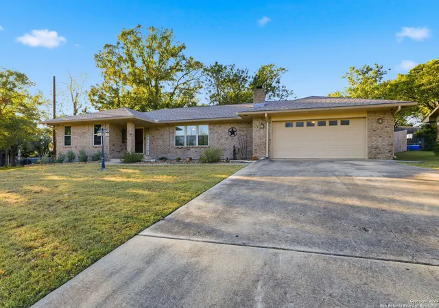 Photo 4 of Sale Pending at 118 Timber Ln, Kerrville, TX 78028 | MLS# 1929068 | Listing updated on 2026-05-15