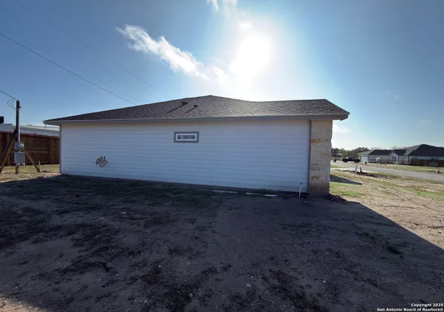 2nd image of 1541 Ne Maryville Loop, Beeville, TX 78102 | MLS# 1929122