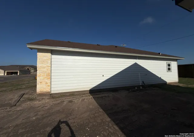 4th image of 1541 Ne Maryville Loop, Beeville, TX 78102 | MLS# 1929122