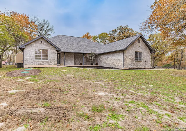 Photo 3 of Sale Pending at 380 Bear Ridge, La Vernia, TX 78121 | MLS# 1929124 | Listing updated on 2026-01-13