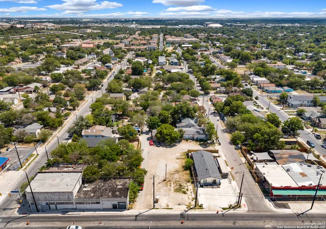 Photo 2 of Sale Pending at 920 N New Braunfels Ave, San Antonio, TX 78202 | MLS# 1929229 | Listing updated on 2026-03-11