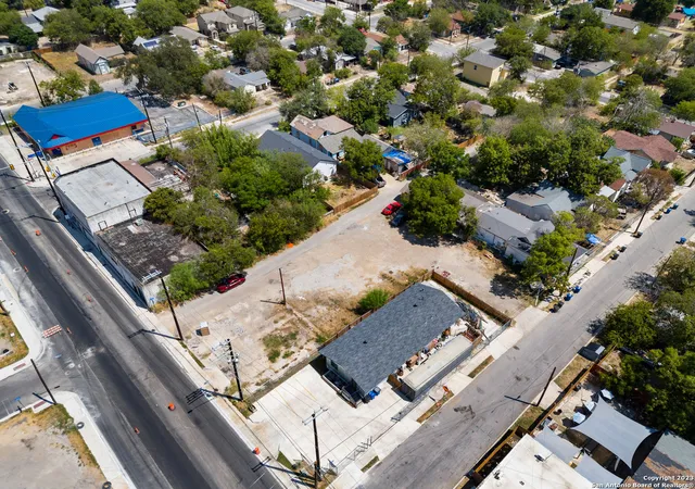 Photo 4 of Sale Pending at 920 N New Braunfels Ave, San Antonio, TX 78202 | MLS# 1929229 | Listing updated on 2026-03-11