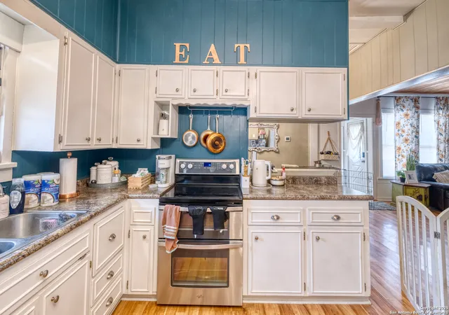 Photo 4 of Single family home for sale at 518 N Getty, Uvalde, TX 78801 | MLS# 1929241 | Listing updated on 2026-03-16