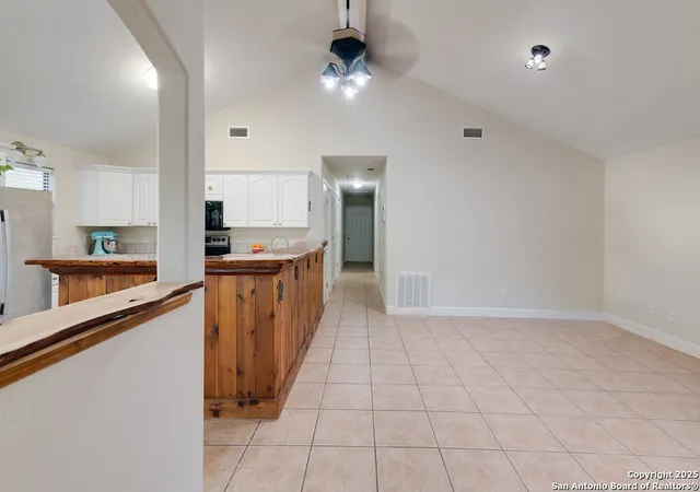 Photo 4 of Single family home for sale at 445 Scenic Hills, Canyon Lake, TX 78133 | MLS# 1929273 | Listing updated on 2026-05-28