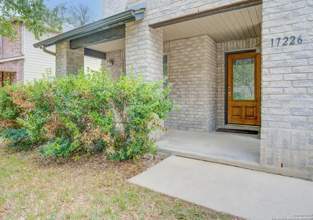 Photo 3 of Sale Pending at 17226 Irongate Rail, San Antonio, TX 78247 | MLS# 1929409 | Listing updated on 2026-01-09