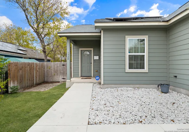 Photo 4 of Sale Pending at 1528 Edison, San Antonio, TX 78201 | MLS# 1929414 | Listing updated on 2026-01-10